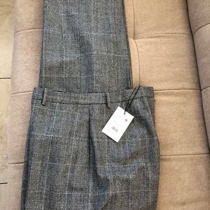 Light weight wool, wide leg pants. Size 12. Brand new…never worn. Vendor-Vince